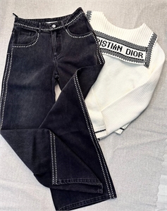 {{productViewItem.photos[photoViewList.activeNavIndex].Alt || productViewItem.photos[photoViewList.activeNavIndex].Description || 'Джинсы DIOR'}}