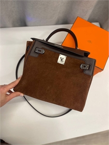 {{productViewItem.photos[photoViewList.activeNavIndex].Alt || productViewItem.photos[photoViewList.activeNavIndex].Description || 'Сумка Hermes Kelly 28см'}}