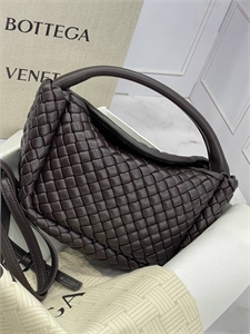 {{productViewItem.photos[photoViewList.activeNavIndex].Alt || productViewItem.photos[photoViewList.activeNavIndex].Description || 'Сумка BOTTEGA VENETA'}}