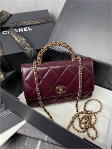 {{productViewItem.photos[photoViewList.activeNavIndex].Alt || productViewItem.photos[photoViewList.activeNavIndex].Description || 'Сумка CHANEL'}}