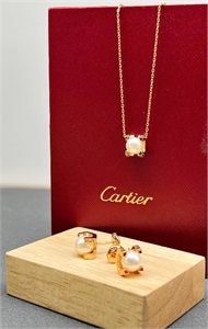 {{productViewItem.photos[photoViewList.activeNavIndex].Alt || productViewItem.photos[photoViewList.activeNavIndex].Description || 'Кулон Cartier'}}