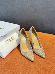 {{productViewItem.photos[photoViewList.activeNavIndex].Alt || productViewItem.photos[photoViewList.activeNavIndex].Description || 'Туфли DIOR'}}