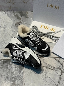 {{productViewItem.photos[photoViewList.activeNavIndex].Alt || productViewItem.photos[photoViewList.activeNavIndex].Description || 'Кроссовки DIOR'}}