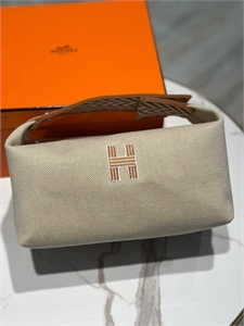 {{productViewItem.photos[photoViewList.activeNavIndex].Alt || productViewItem.photos[photoViewList.activeNavIndex].Description || 'Косметичка HERMES'}}