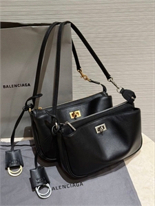 {{productViewItem.photos[photoViewList.activeNavIndex].Alt || productViewItem.photos[photoViewList.activeNavIndex].Description || 'Сумка BALENCIAGA'}}