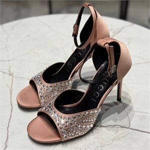{{productViewItem.photos[photoViewList.activeNavIndex].Alt || productViewItem.photos[photoViewList.activeNavIndex].Description || 'Босоножки GUCCI'}}