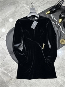 {{productViewItem.photos[photoViewList.activeNavIndex].Alt || productViewItem.photos[photoViewList.activeNavIndex].Description || 'Платье  YSL'}}