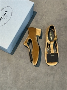 {{productViewItem.photos[photoViewList.activeNavIndex].Alt || productViewItem.photos[photoViewList.activeNavIndex].Description || 'Туфли PRADA'}}