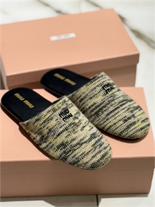 {{productViewItem.photos[photoViewList.activeNavIndex].Alt || productViewItem.photos[photoViewList.activeNavIndex].Description || 'Тапочки MIU MIU'}}