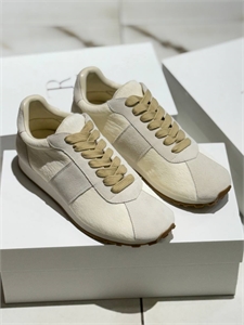 {{productViewItem.photos[photoViewList.activeNavIndex].Alt || productViewItem.photos[photoViewList.activeNavIndex].Description || 'Кроссовки THE ROW'}}