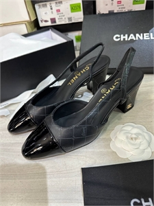 {{productViewItem.photos[photoViewList.activeNavIndex].Alt || productViewItem.photos[photoViewList.activeNavIndex].Description || 'Туфли CHANEL'}}