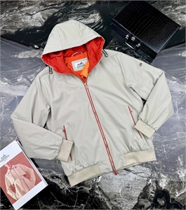 {{productViewItem.photos[photoViewList.activeNavIndex].Alt || productViewItem.photos[photoViewList.activeNavIndex].Description || 'Ветровка Hermes'}}