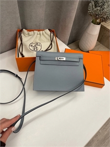 {{productViewItem.photos[photoViewList.activeNavIndex].Alt || productViewItem.photos[photoViewList.activeNavIndex].Description || 'Сумка  Hermes Kelly'}}