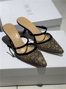 {{productViewItem.photos[photoViewList.activeNavIndex].Alt || productViewItem.photos[photoViewList.activeNavIndex].Description || 'Туфли DIOR'}}