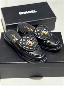 {{productViewItem.photos[photoViewList.activeNavIndex].Alt || productViewItem.photos[photoViewList.activeNavIndex].Description || 'Тапочки CHANEL'}}