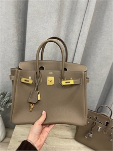 {{productViewItem.photos[photoViewList.activeNavIndex].Alt || productViewItem.photos[photoViewList.activeNavIndex].Description || 'Сумка  Hermes Birkin 30 см'}}