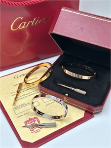 {{productViewItem.photos[photoViewList.activeNavIndex].Alt || productViewItem.photos[photoViewList.activeNavIndex].Description || 'Браслет CARTIER'}}