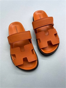 {{productViewItem.photos[photoViewList.activeNavIndex].Alt || productViewItem.photos[photoViewList.activeNavIndex].Description || 'Тапочки HERMES'}}