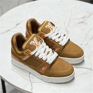 {{productViewItem.photos[photoViewList.activeNavIndex].Alt || productViewItem.photos[photoViewList.activeNavIndex].Description || 'Кроссовки LOUIS VUITTON'}}