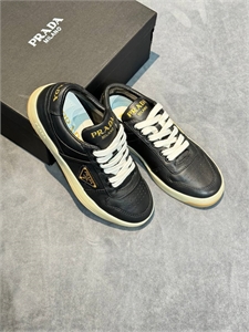 {{productViewItem.photos[photoViewList.activeNavIndex].Alt || productViewItem.photos[photoViewList.activeNavIndex].Description || 'Кеды PRADA'}}