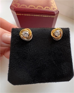 {{productViewItem.photos[photoViewList.activeNavIndex].Alt || productViewItem.photos[photoViewList.activeNavIndex].Description || 'Серьги Cartier'}}