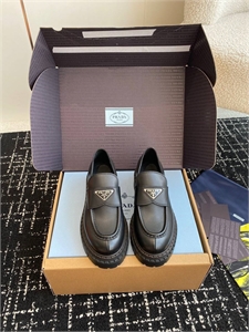 {{productViewItem.photos[photoViewList.activeNavIndex].Alt || productViewItem.photos[photoViewList.activeNavIndex].Description || 'Лоферы PRADA'}}