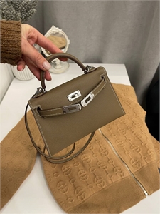 {{productViewItem.photos[photoViewList.activeNavIndex].Alt || productViewItem.photos[photoViewList.activeNavIndex].Description || 'Сумка Hermes Kelly mini'}}