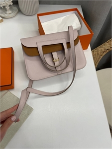 {{productViewItem.photos[photoViewList.activeNavIndex].Alt || productViewItem.photos[photoViewList.activeNavIndex].Description || 'Сумка Hermes halzan 25'}}