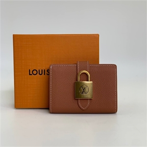 {{productViewItem.photos[photoViewList.activeNavIndex].Alt || productViewItem.photos[photoViewList.activeNavIndex].Description || 'Кошелек LOUIS VUITTON'}}
