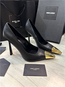 {{productViewItem.photos[photoViewList.activeNavIndex].Alt || productViewItem.photos[photoViewList.activeNavIndex].Description || 'Туфли YSL'}}