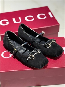 {{productViewItem.photos[photoViewList.activeNavIndex].Alt || productViewItem.photos[photoViewList.activeNavIndex].Description || 'Балетки GUCCI'}}