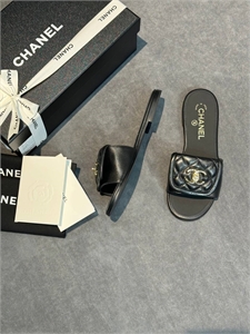 {{productViewItem.photos[photoViewList.activeNavIndex].Alt || productViewItem.photos[photoViewList.activeNavIndex].Description || 'Мюли CHANEL'}}