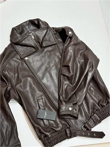 {{productViewItem.photos[photoViewList.activeNavIndex].Alt || productViewItem.photos[photoViewList.activeNavIndex].Description || 'Куртка YSL'}}