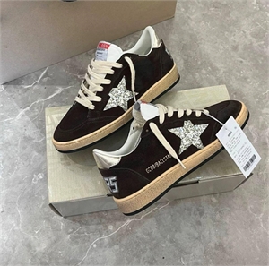 {{productViewItem.photos[photoViewList.activeNavIndex].Alt || productViewItem.photos[photoViewList.activeNavIndex].Description || 'Кроссовки  GOLDEN GOOSE'}}
