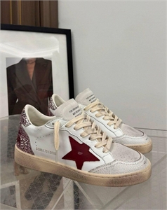 {{productViewItem.photos[photoViewList.activeNavIndex].Alt || productViewItem.photos[photoViewList.activeNavIndex].Description || 'Кроссовки  GOLDEN GOOSE'}}