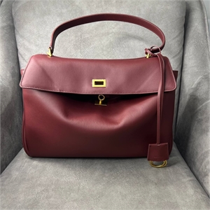 {{productViewItem.photos[photoViewList.activeNavIndex].Alt || productViewItem.photos[photoViewList.activeNavIndex].Description || 'Сумка BALENCIAGA'}}