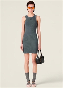 {{productViewItem.photos[photoViewList.activeNavIndex].Alt || productViewItem.photos[photoViewList.activeNavIndex].Description || 'Платье MIU MIU'}}