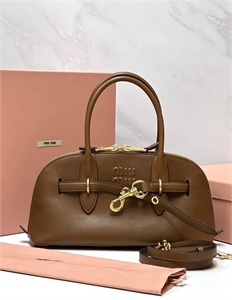 {{productViewItem.photos[photoViewList.activeNavIndex].Alt || productViewItem.photos[photoViewList.activeNavIndex].Description || 'Сумка MIU MIU'}}