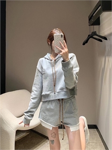 {{productViewItem.photos[photoViewList.activeNavIndex].Alt || productViewItem.photos[photoViewList.activeNavIndex].Description || 'Костюм MIU MIU'}}