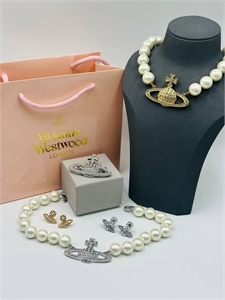 {{productViewItem.photos[photoViewList.activeNavIndex].Alt || productViewItem.photos[photoViewList.activeNavIndex].Description || 'Чокер VIVIENNE WESTWOOD'}}