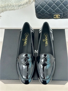 {{productViewItem.photos[photoViewList.activeNavIndex].Alt || productViewItem.photos[photoViewList.activeNavIndex].Description || 'Туфли CHANEL'}}