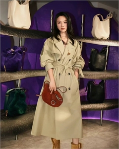 {{productViewItem.photos[photoViewList.activeNavIndex].Alt || productViewItem.photos[photoViewList.activeNavIndex].Description || 'Тренч BURBERRY'}}