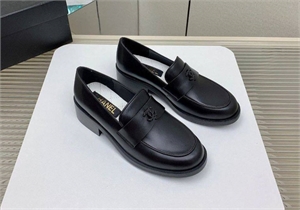 {{productViewItem.photos[photoViewList.activeNavIndex].Alt || productViewItem.photos[photoViewList.activeNavIndex].Description || 'Лоферы CHANEL'}}