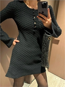 {{productViewItem.photos[photoViewList.activeNavIndex].Alt || productViewItem.photos[photoViewList.activeNavIndex].Description || 'Платье YSL'}}