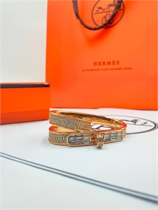 {{productViewItem.photos[photoViewList.activeNavIndex].Alt || productViewItem.photos[photoViewList.activeNavIndex].Description || 'Браслет HERMES'}}