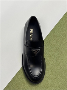 {{productViewItem.photos[photoViewList.activeNavIndex].Alt || productViewItem.photos[photoViewList.activeNavIndex].Description || 'Лоферы PRADA'}}