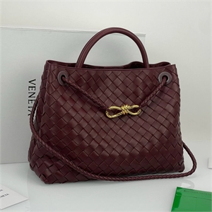 {{productViewItem.photos[photoViewList.activeNavIndex].Alt || productViewItem.photos[photoViewList.activeNavIndex].Description || 'Сумка BOTTEGA VENETA Andiamo'}}