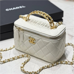 {{productViewItem.photos[photoViewList.activeNavIndex].Alt || productViewItem.photos[photoViewList.activeNavIndex].Description || 'Сумка CHANEL'}}