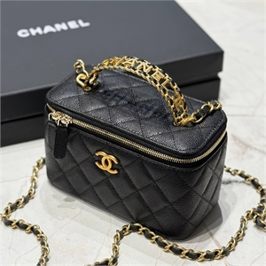 {{productViewItem.photos[photoViewList.activeNavIndex].Alt || productViewItem.photos[photoViewList.activeNavIndex].Description || 'Сумка CHANEL'}}