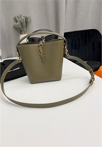 {{productViewItem.photos[photoViewList.activeNavIndex].Alt || productViewItem.photos[photoViewList.activeNavIndex].Description || 'Сумка YSL 20 см'}}